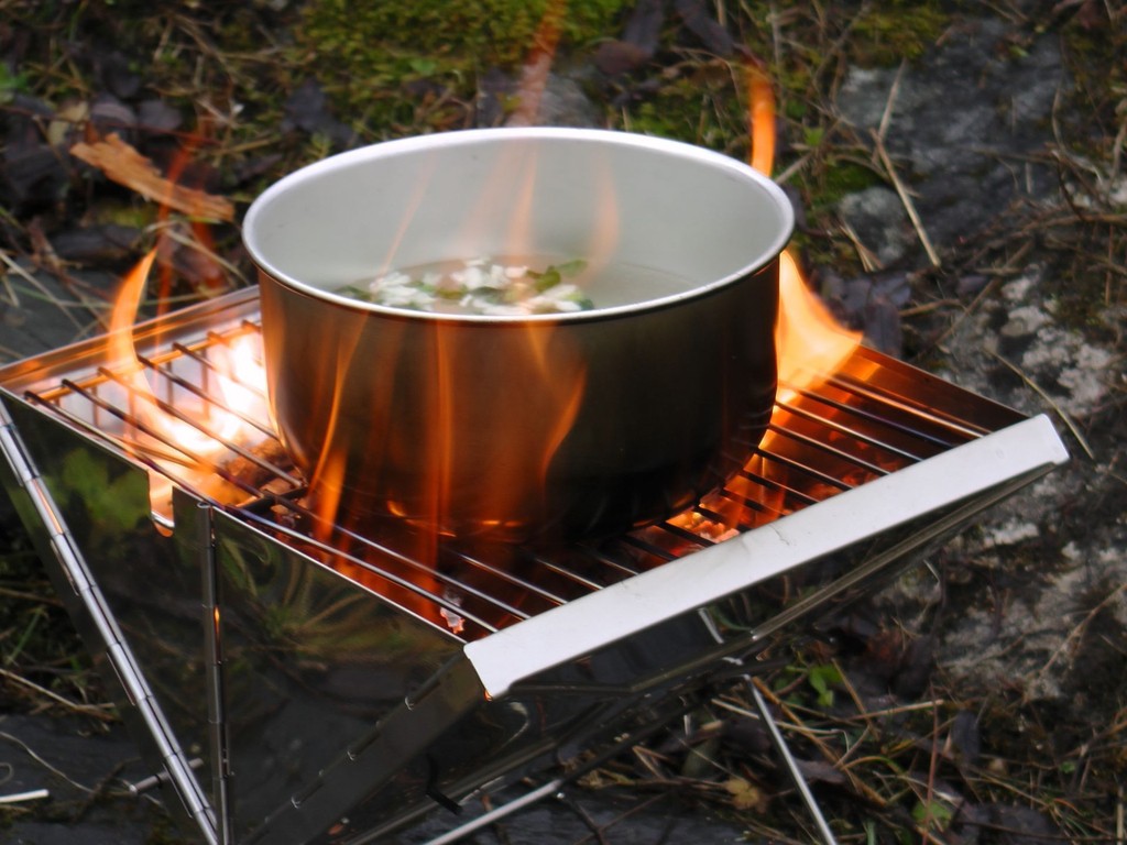 Barbecue Barbiq : portable, pliable et réutilisable en acier inoxydable.