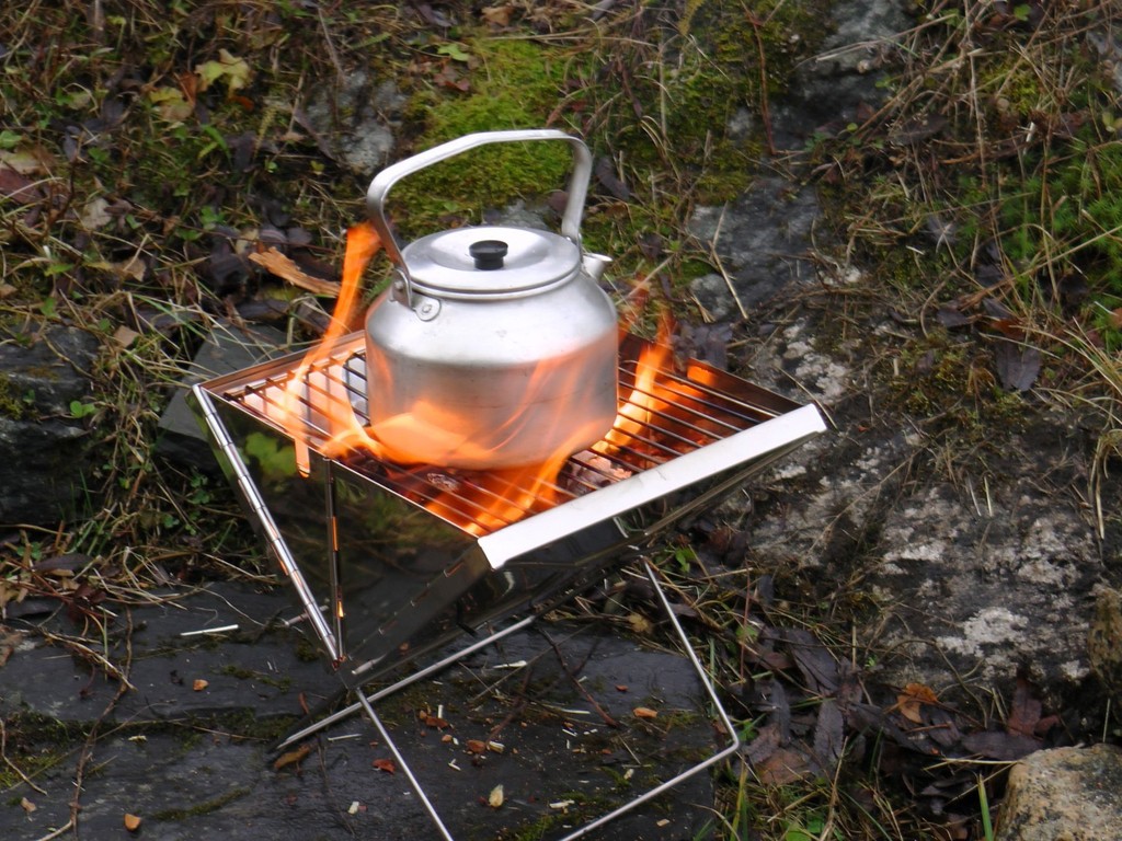 Barbecue Barbiq : portable, pliable et réutilisable en acier inoxydable.