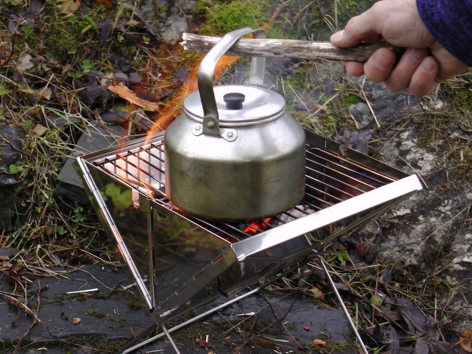 Barbecue Barbiq : portable, pliable et réutilisable en acier inoxydable.