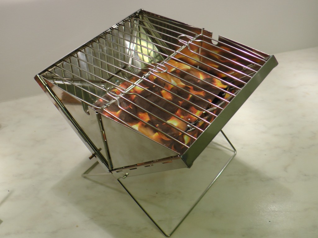 Barbecue Barbiq : portable, pliable et réutilisable en acier inoxydable.
