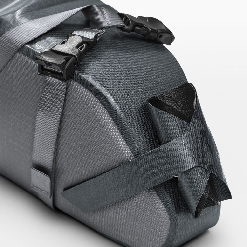 Sac De Selle Blackpoint Macropod 10L – Noir/Bleu, Haute Visibilité