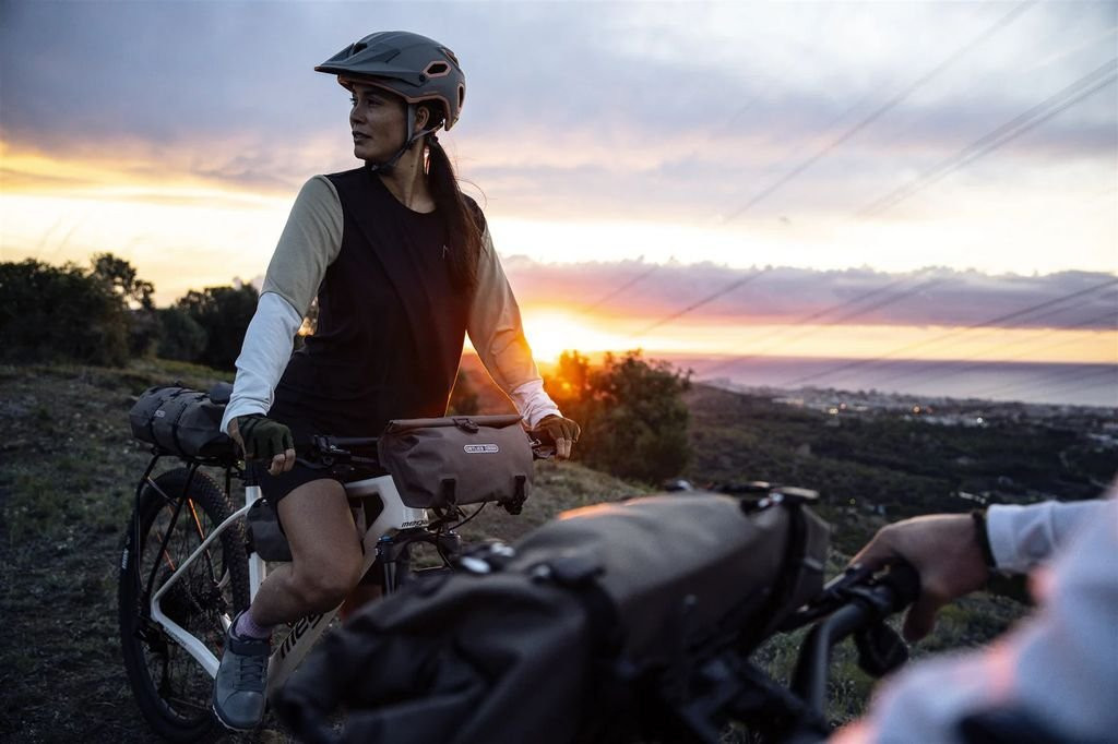 Petite sacoche de bikepacking légère et imperméable Ortlieb Velo-Sling - Sable/Dark Sand