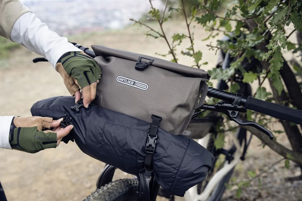 Petite sacoche de bikepacking légère et imperméable Ortlieb Velo-Sling - Sable/Dark Sand