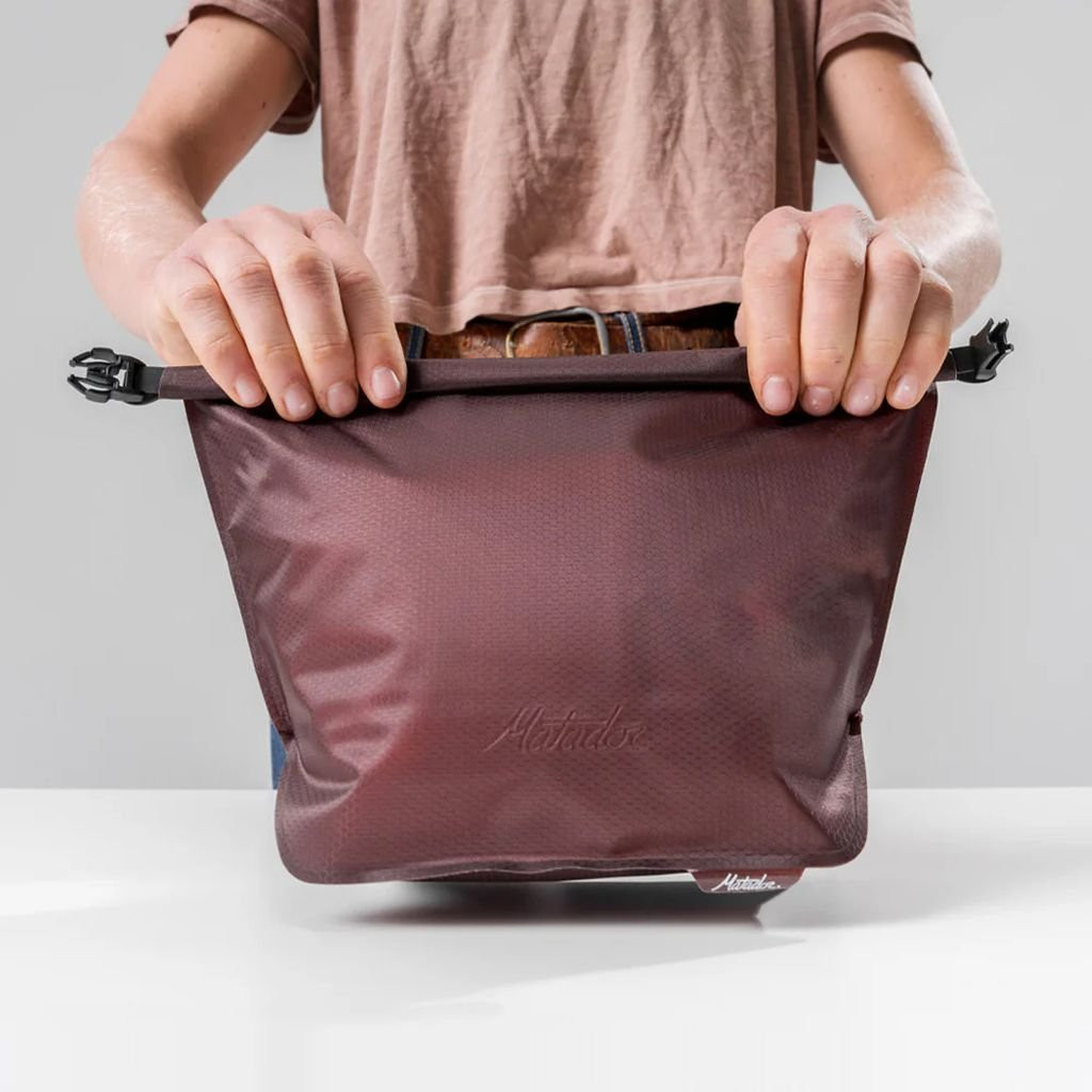 Trousse de toilette ultralégère et imperméable Matador FlatPak Waterproof Toiletry Case - Bordeaux/Garnet