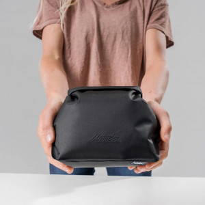 Trousse de toilette ultralégère et imperméable Matador FlatPak Waterproof Toiletry Case - Trousse de toilette ultralégère et étanche Matador Flatpak Waterproof Toiletry Case - Charbon/Charcoal