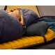 Taie d'oreiller Pillow Strap en utilisation