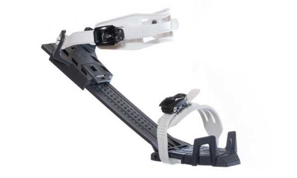 Fixation universelle utilisable avec vos chaussures de randonn&eacute;e p&eacute;destre.